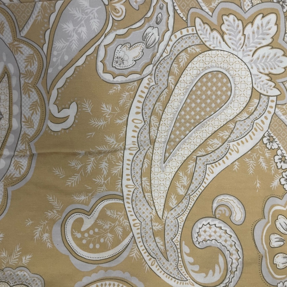 Queen duvet and shams